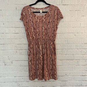 EUC H&M pink snake print t-shirt dress, size medium